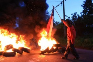 Mapuche burning tire road block of Dec 22, 2012.